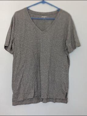 Eddie Bauer Women's Gray V-Neck Short Sleeve Everyday Tee